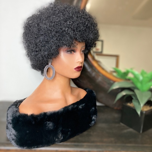 ELLIE - Picture 2 of 4